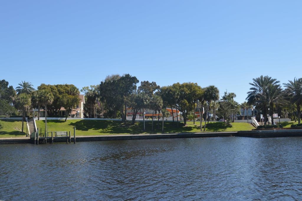 Tarpon Inn Tarpon Springs Bagian luar foto
