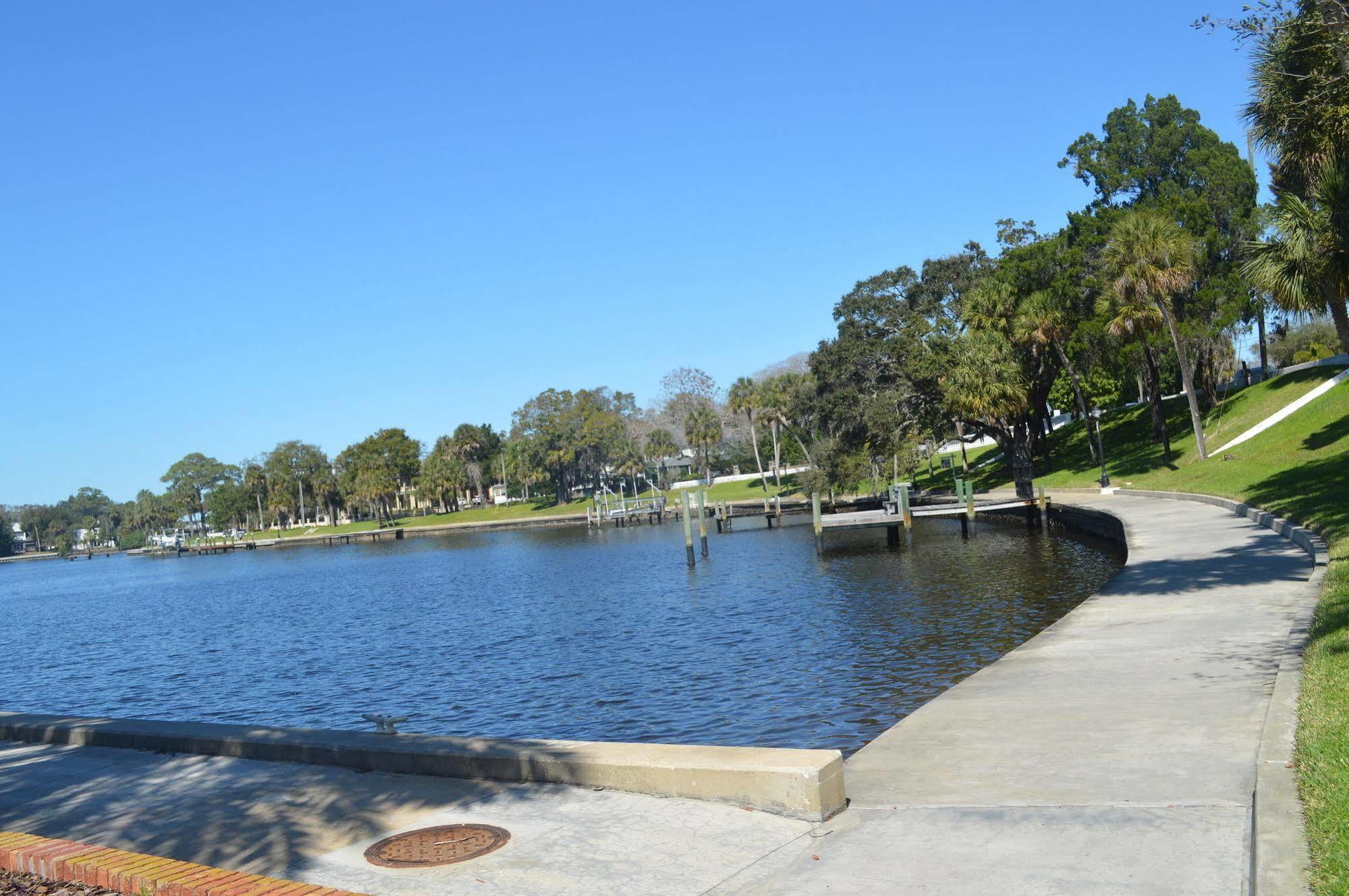 Tarpon Inn Tarpon Springs Bagian luar foto
