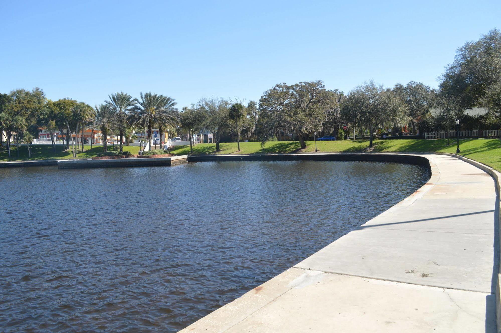 Tarpon Inn Tarpon Springs Bagian luar foto