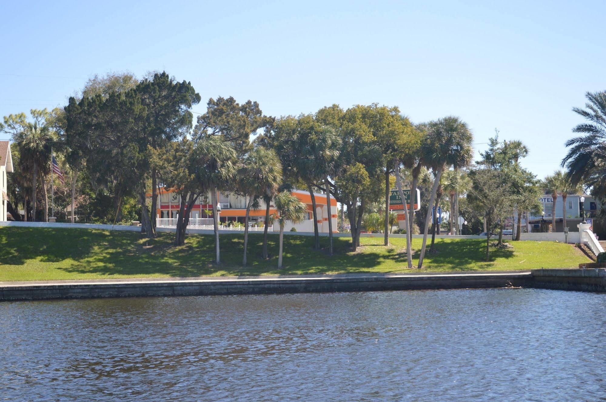 Tarpon Inn Tarpon Springs Bagian luar foto
