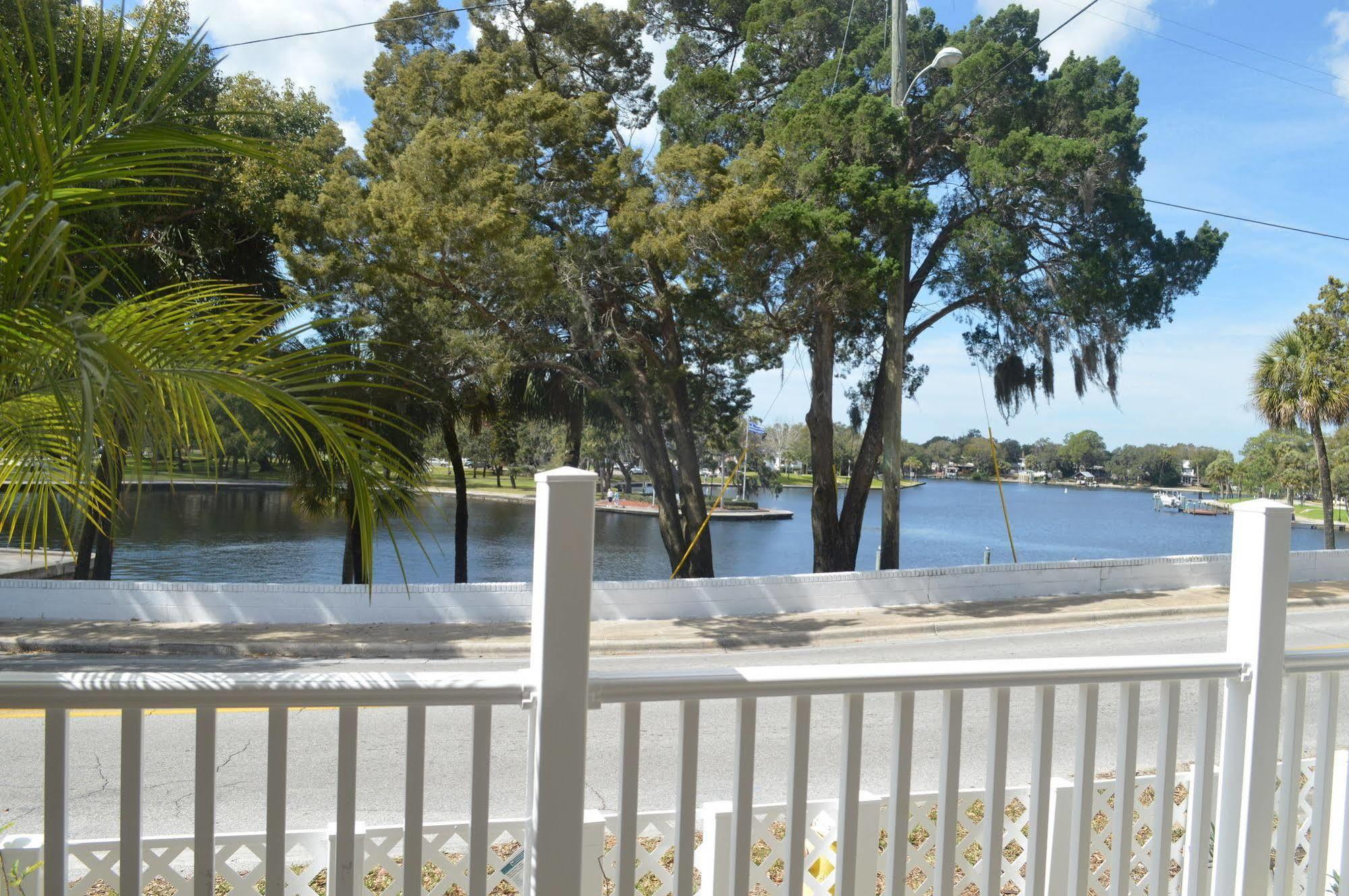 Tarpon Inn Tarpon Springs Bagian luar foto