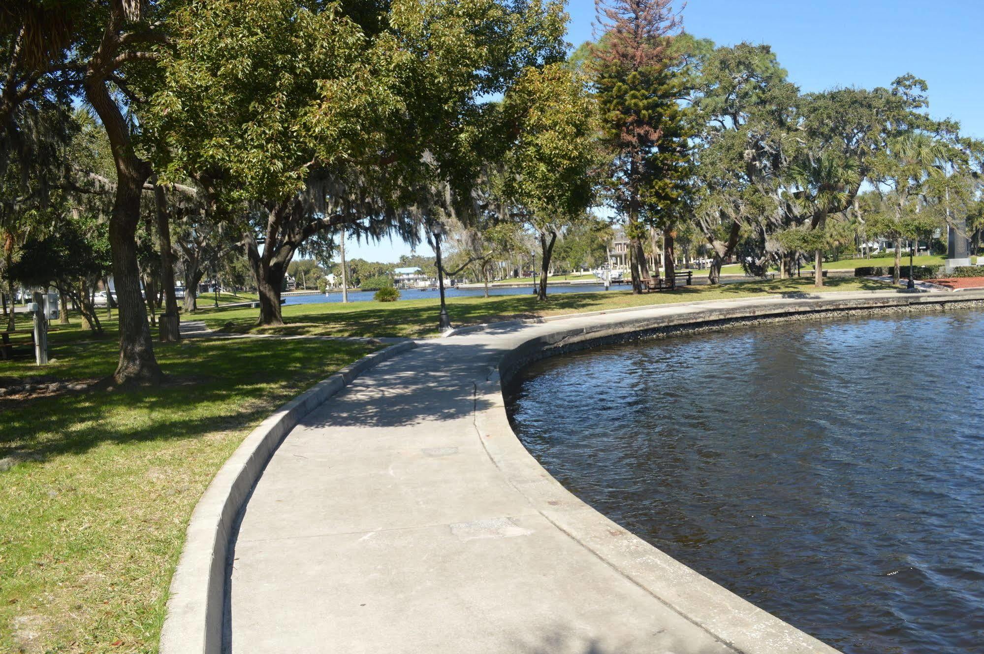 Tarpon Inn Tarpon Springs Bagian luar foto