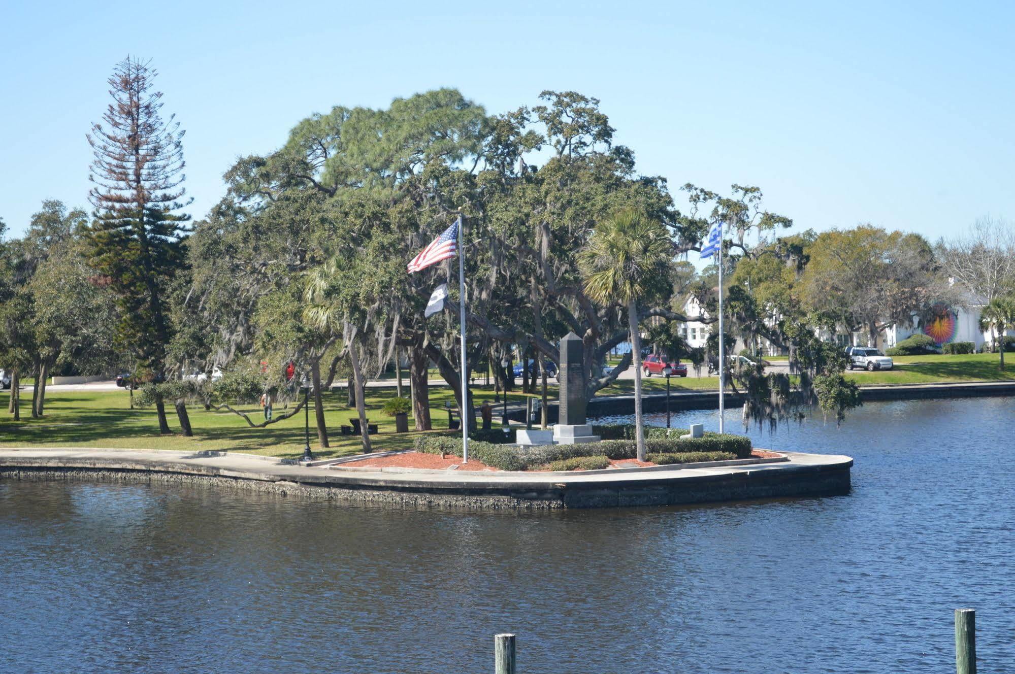 Tarpon Inn Tarpon Springs Bagian luar foto